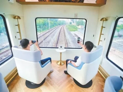 京津冀首列观光旅游列车星光·燕赵号新装上线，将开往多地