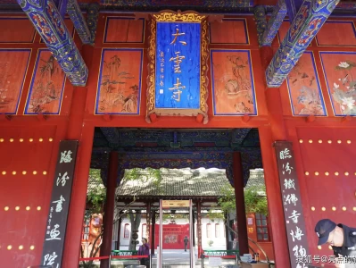 临汾古刹大云寺参观记：铁佛头与琉璃塔领略千年佛教瑰宝