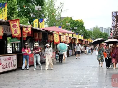 盛夏四川旅游旺季 文旅融合促发展，游客接待量与花费齐升