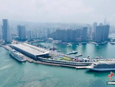 青岛邮轮母港迎双邮轮同靠 今年预计运营航次大增