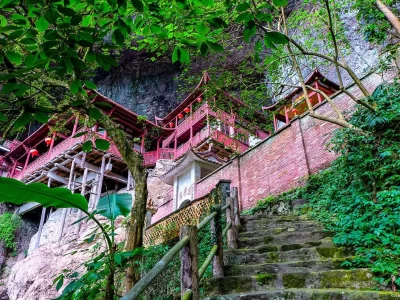 山东灵岩寺：千年古刹的朝圣之旅，藏着怎样的故事？