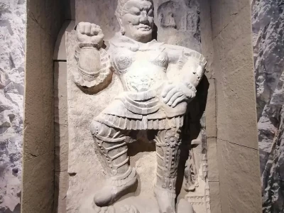 从龙门石窟到无锡灵山，这场艺术对话展为何成暑期热门？