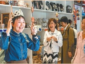 新疆克州：民俗风情园里赏玛纳斯演出，领略古老史诗魅力