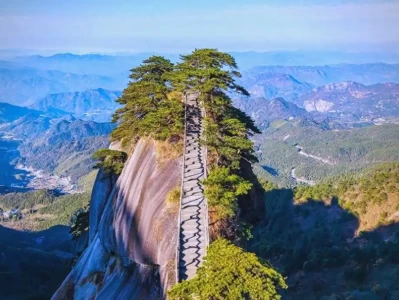 天柱山自然美景：山峰岩石奇观与四季变换的独特景致
