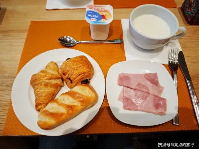 住酒店吃牛角包，游凡尔赛宫、塞纳河，逛老佛爷百货啦