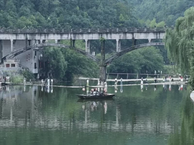 金秋十月江西景德镇瑶里镇，三大景区绘山水长卷迎旅游热潮