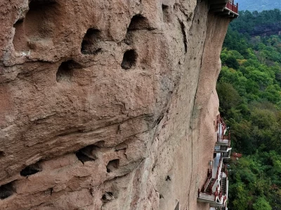 麦积山旅游攻略：领略石窟艺术、自然风光与当地文化魅力