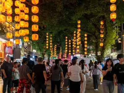 广州人吐槽：游客排队吃早茶，本地人都不去这家？