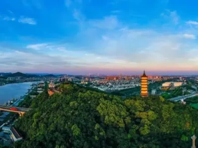 暑假探秘招宝山领略山海间传统与现代交融的独特魅力