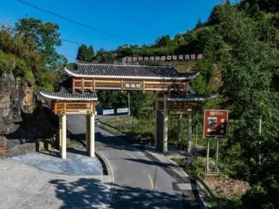 群山环抱的栗溪村，六月雨后风景如画，邂逅别样静谧