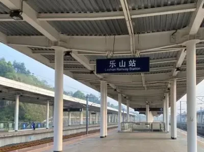 乐山旅游避坑指南：别走错站，夜游大佛更震撼，记得提前预约