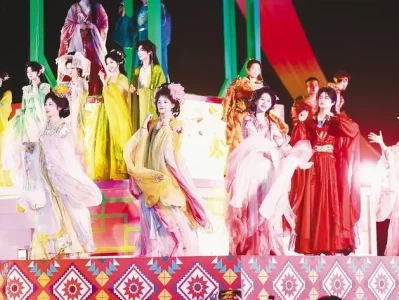 清明武汉国风游火爆 花仙子巡游引亲子打卡