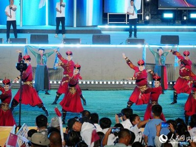 乌兰察布第十四届草原那达慕启幕，精彩节目纷呈