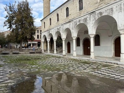 土耳其西岸切什梅半岛阿拉恰特小镇，藏着的蓝白梦境与烟火