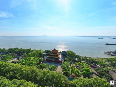 今上岳阳楼演出：岳阳揽胜景，文旅融合绽新光，经典诗句传千古