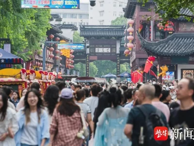 南京秦淮夫子庙人气长红，持续吸粉的秘诀究竟在哪？