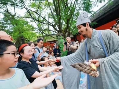 端午四川旅游火了！避暑小城预订涨40%，甘孜酒店增60%