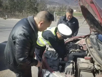 春节期间郑州公安守护平安，登封民警暖心帮扶游客群众