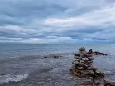 青海湖旅行环线必打卡！圣泉湾独特风光与裸鲤海鸥共游