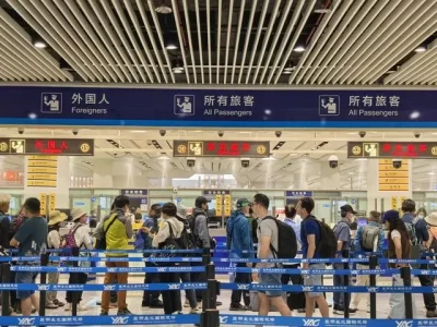 自韩国免签政策实施 昆明长水机场韩国旅客大增 彰显云南魅力