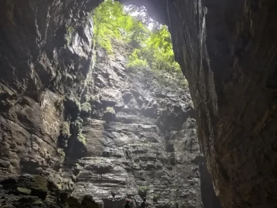 溶洞音乐节避暑新玩法，地心探险+美食狂欢