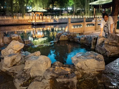 黑虎泉与趵突泉各有千秋，济南标志性景点魅力独特