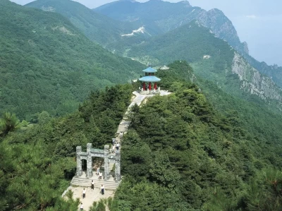 龟峰山旅游攻略：四季各异的自然风光与源远流长的民俗文化