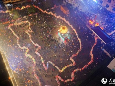 福建连城姑田镇闹元宵，国家级非遗姑田游大龙受热捧