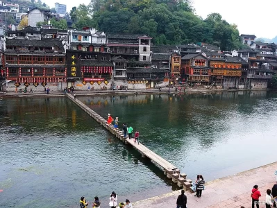 湖南旅游攻略：打卡标志性景点，领略多彩民俗与诱人湘菜