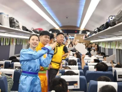 5月23日D177次列车上的北疆文化旅游宣介活动亮点多