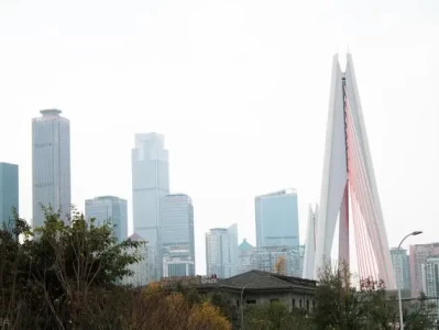 别再只当重庆是网红城市 硬核实力被低估