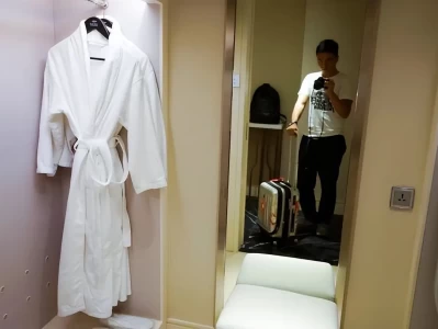 酒店老司机揭秘：走廊尽头房间千万别住，进房先敲门开灯冲马桶