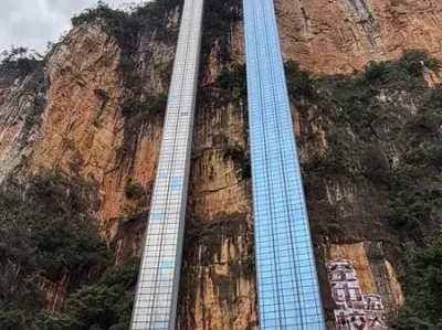 悬崖电梯成网红地标，尼珠河村旅游崛起，大学生家门口见证变迁