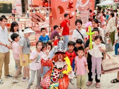 国庆期间上海长风大悦城中央广场，上演穿越时光的摩登盛宴