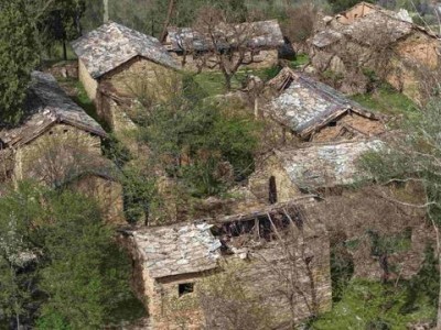 秦岭深山石板古村鞑子梁 探秘百年石头村