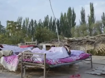 探秘吐鲁番：屋顶藏宇宙，避暑露营皆惊喜