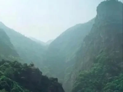 庐山景区回应外籍游客不文明行为：加强管理，维护旅游环境