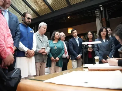 外国领事体验四川非遗和便捷支付 来川游玩更便利