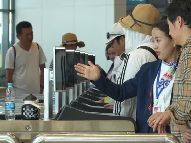 那拉提景区助老服务：智慧旅游新体验，老年游客享温暖与便利