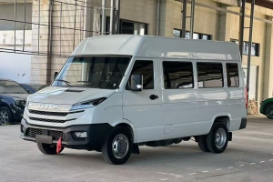 得意 依维柯 2.5T A40M2客车 长轴中顶双胎