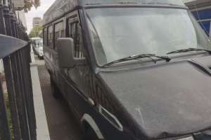 得意 依维柯 2.8T A40客车中顶11-17座43S5
